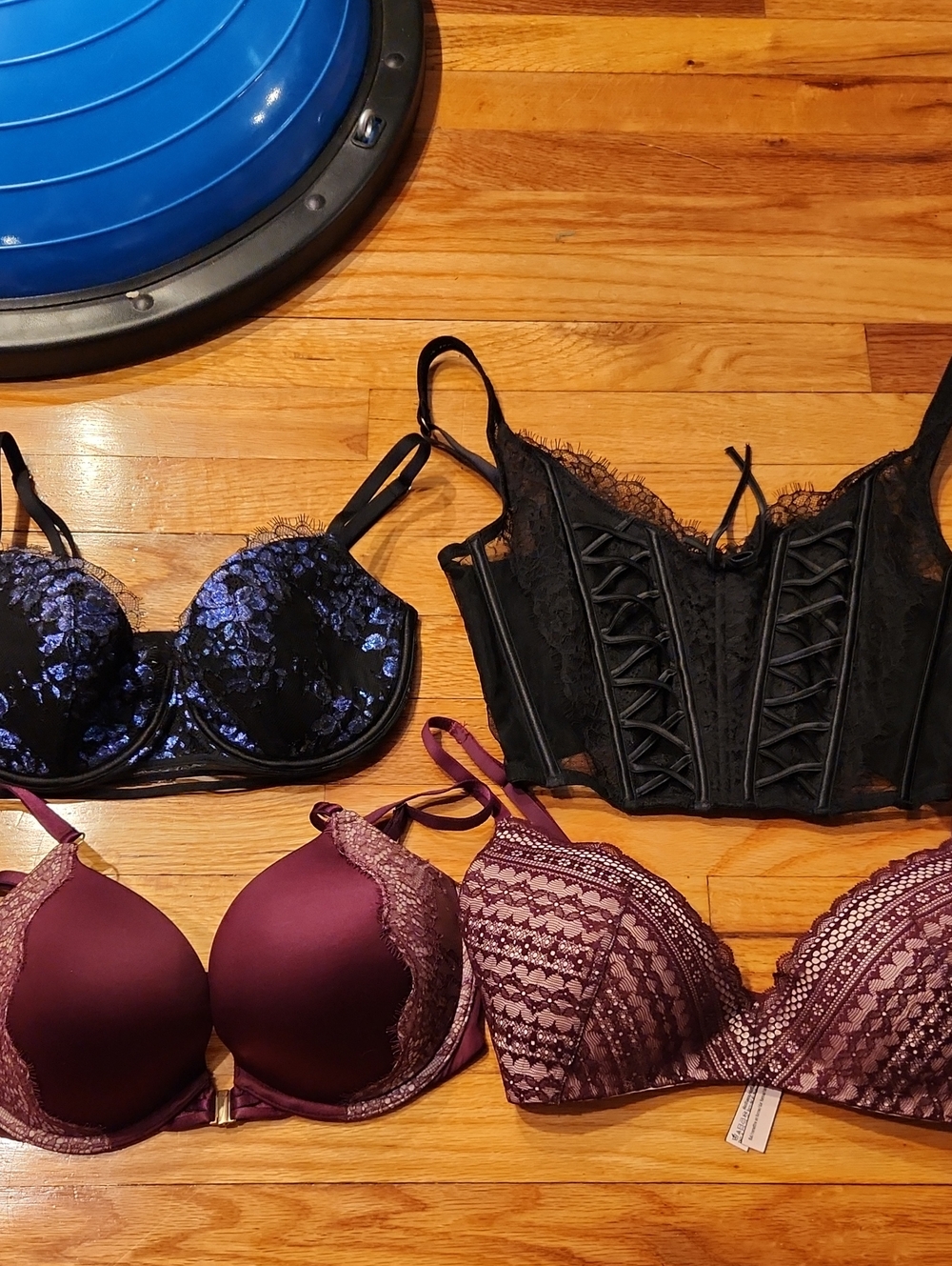 32DD bra and corset bundle